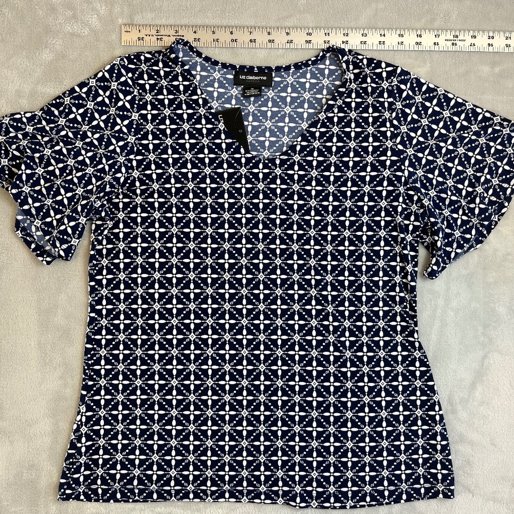 LIz Claiborne NWT Short Sleeve V-Neck Blue Pattern Top sz M Travel Ready Career